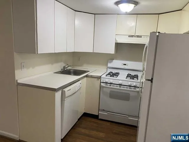 $1,500 | 1462 A River Road, Unit A, Edgewater, NJ 07020