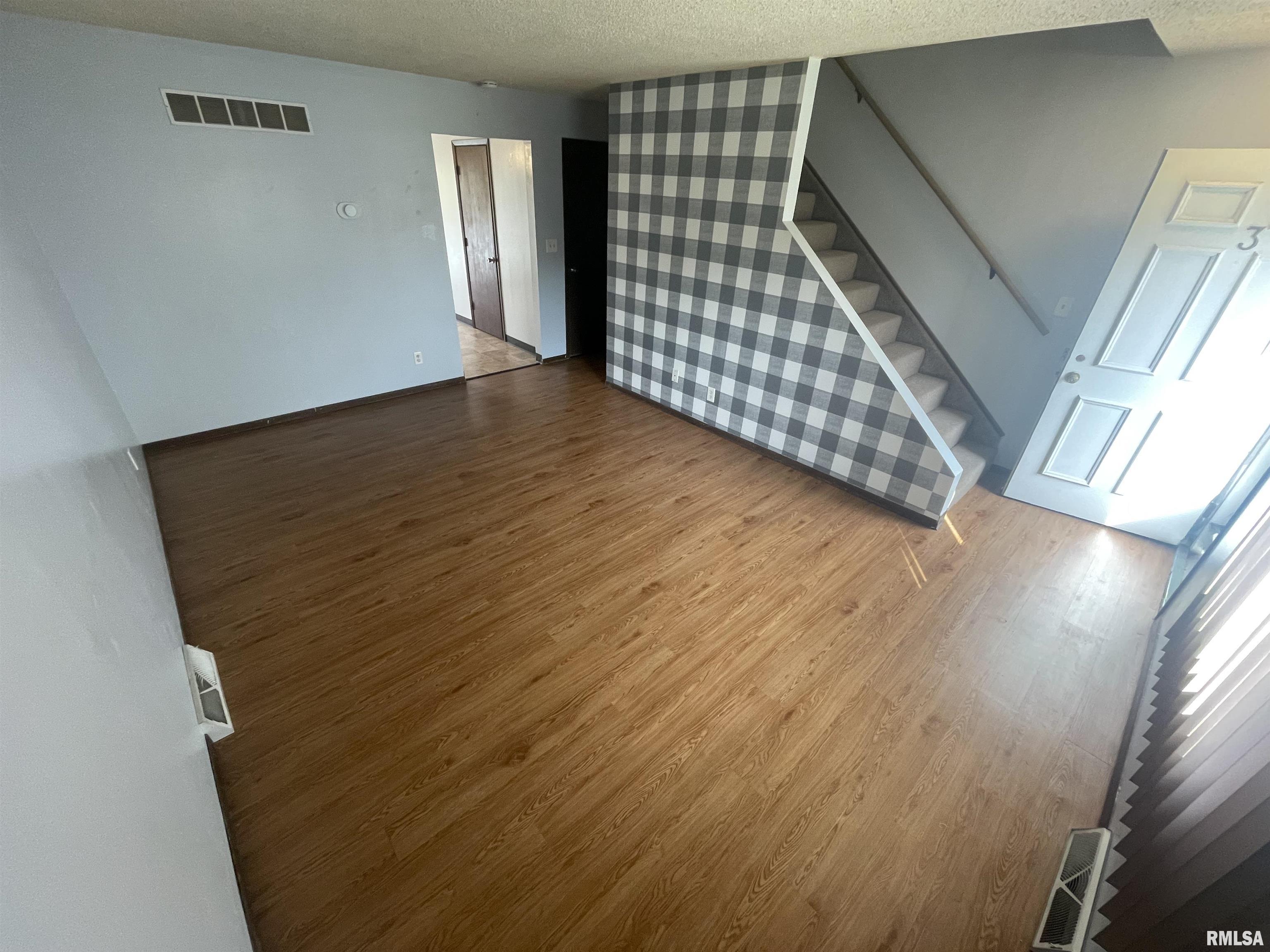 112 Mesa Road, Unit 3 Springfield, IL 62702 - Photo 2 of 9