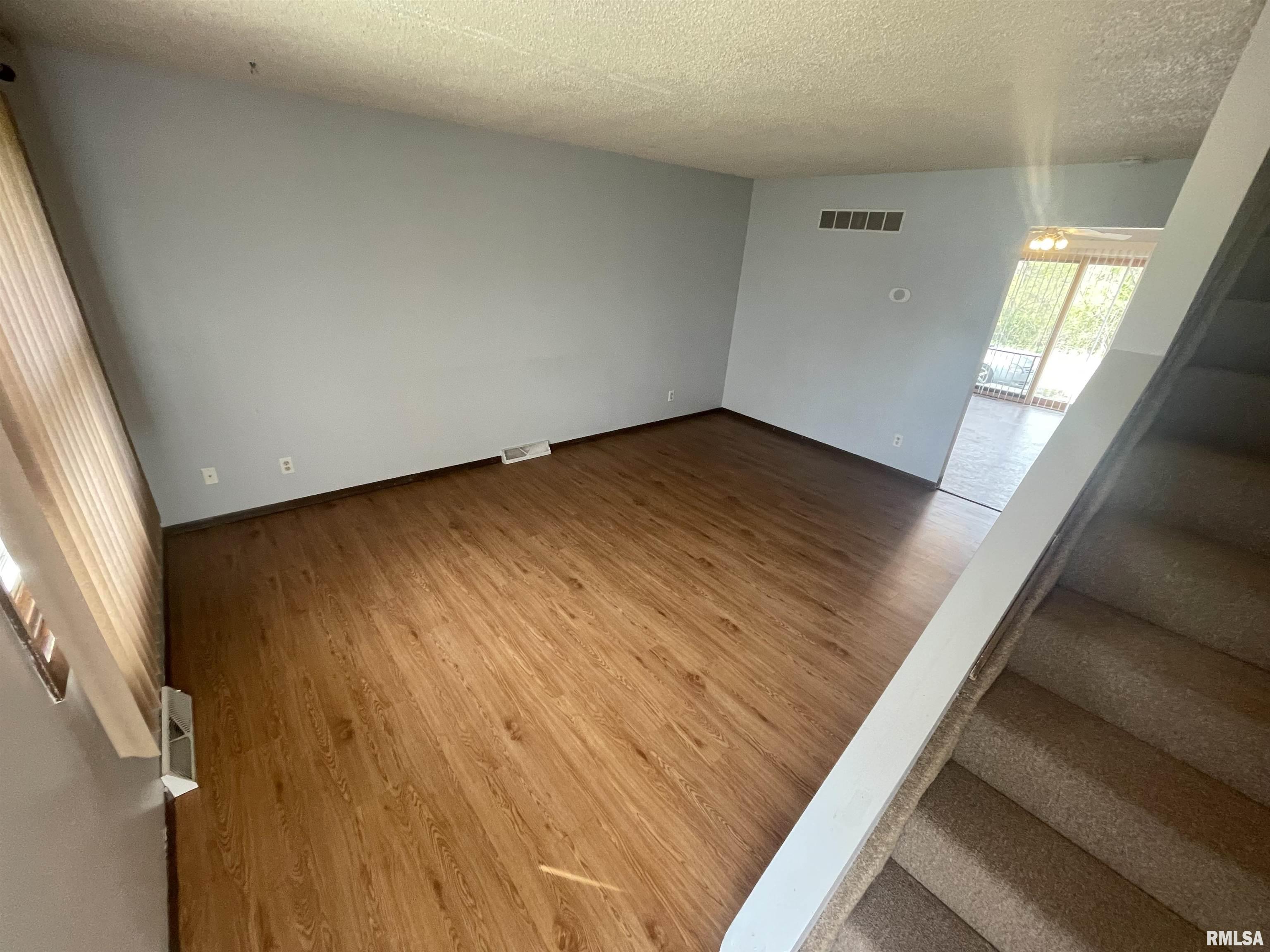 112 Mesa Road, Unit 3 Springfield, IL 62702 - Photo 3 of 9