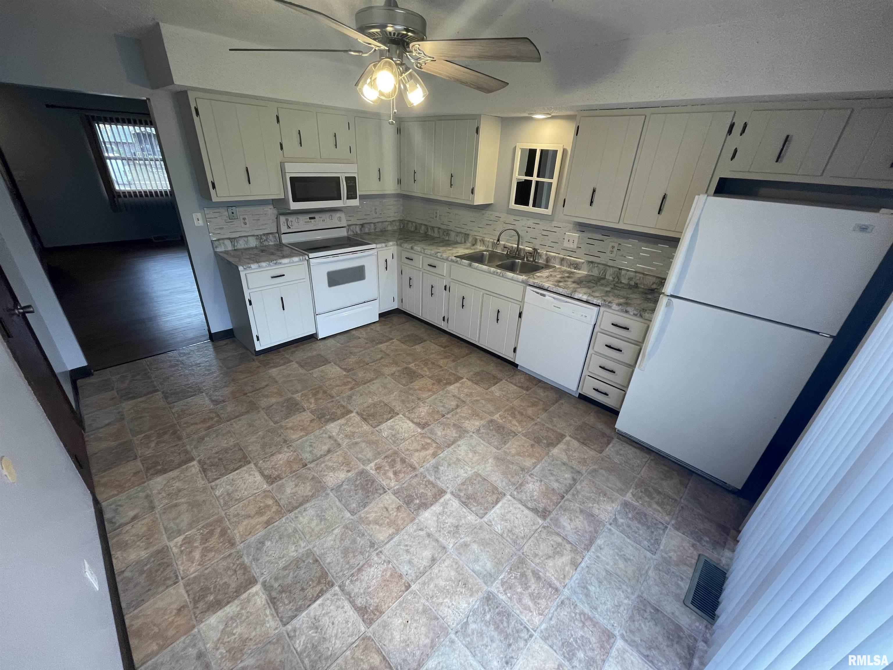 112 Mesa Road, Unit 3 Springfield, IL 62702 - Photo 5 of 9