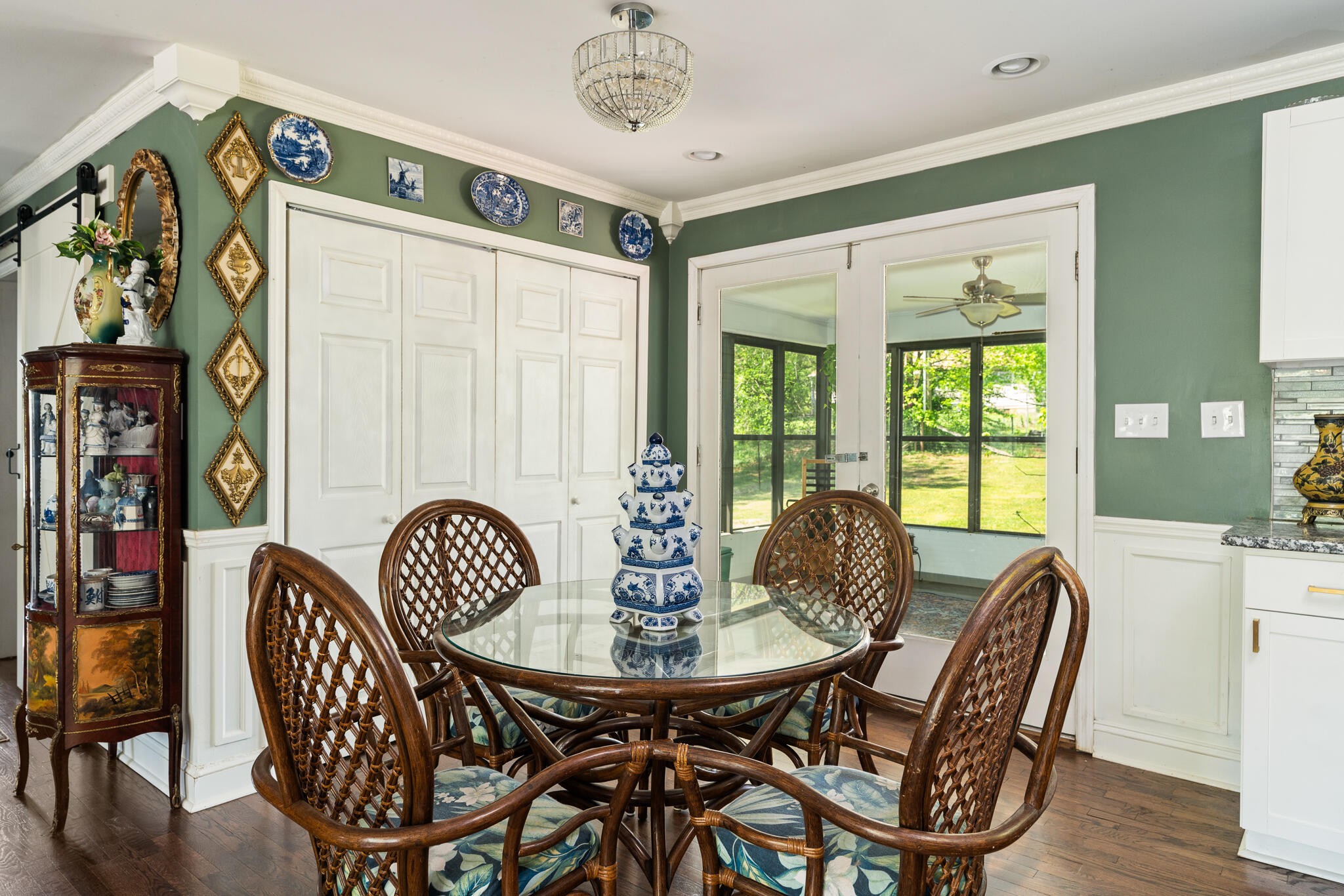 912 Barnabas Street Athens, TN 37303 - Photo 11 of 32 a dining room with furniture a rug and wooden floor