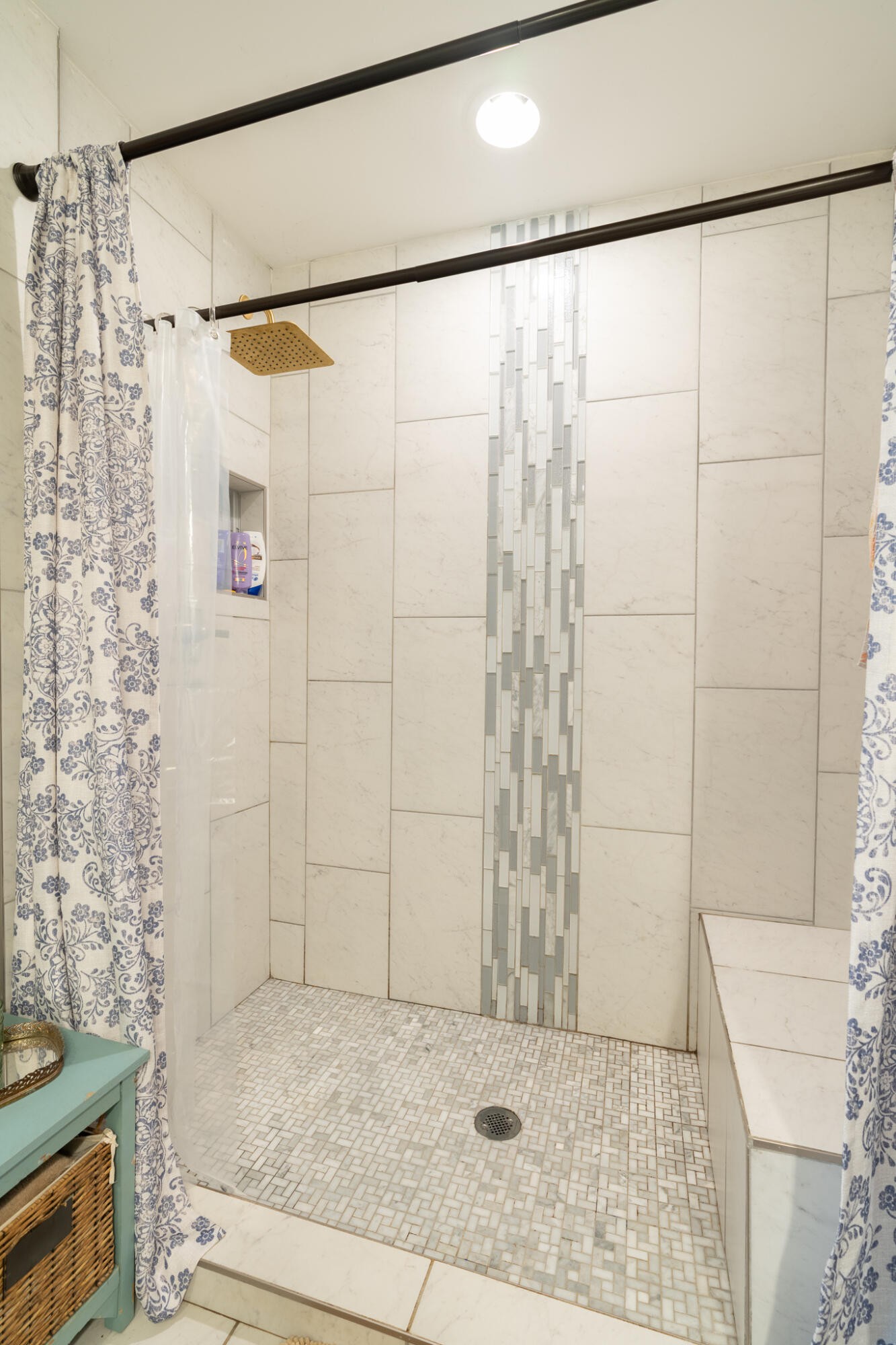 912 Barnabas Street Athens, TN 37303 - Photo 14 of 32 a bathroom with a shower