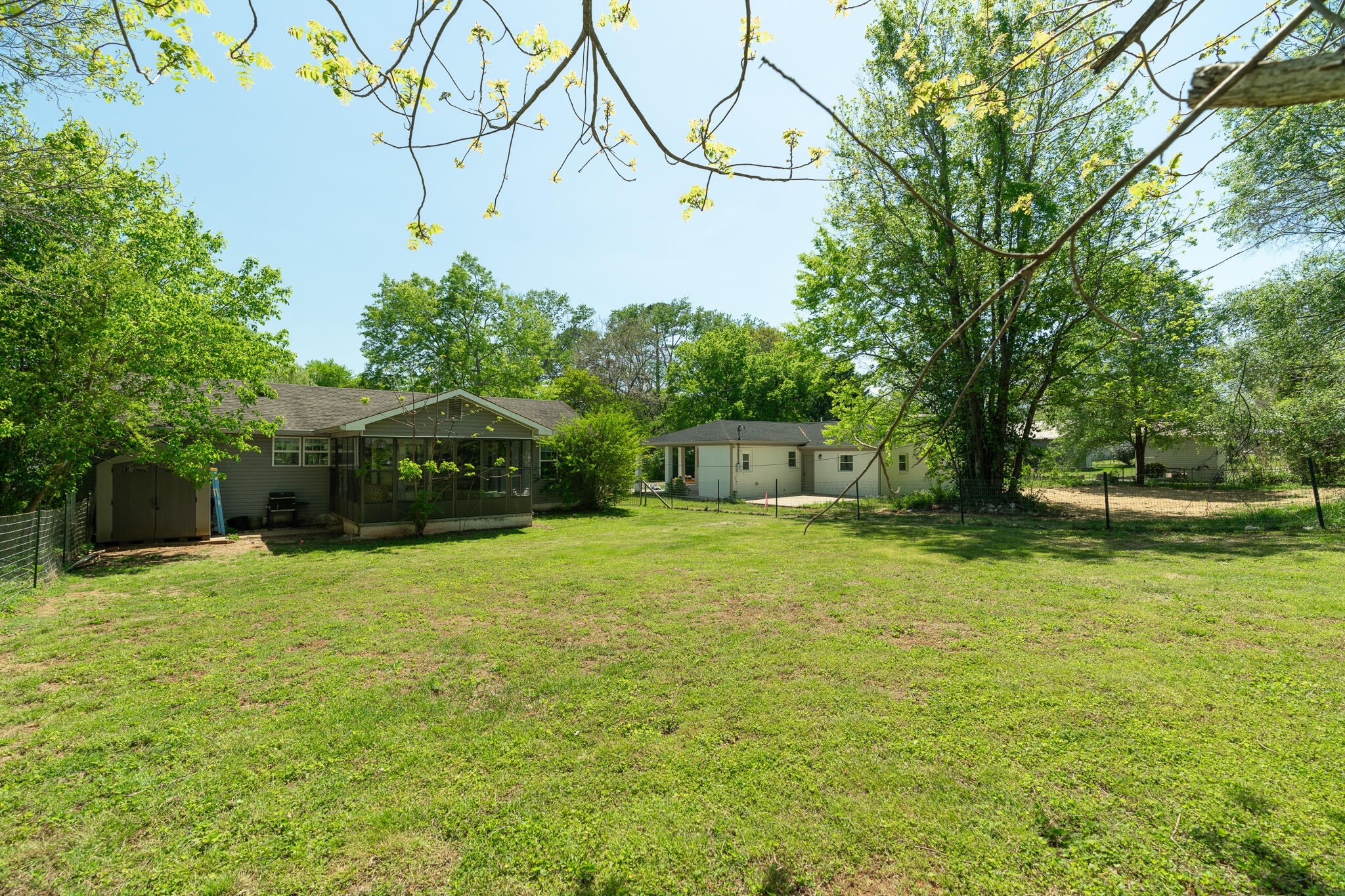 912 Barnabas Street Athens, TN 37303 - Photo 23 of 32 a front view of a house with garden