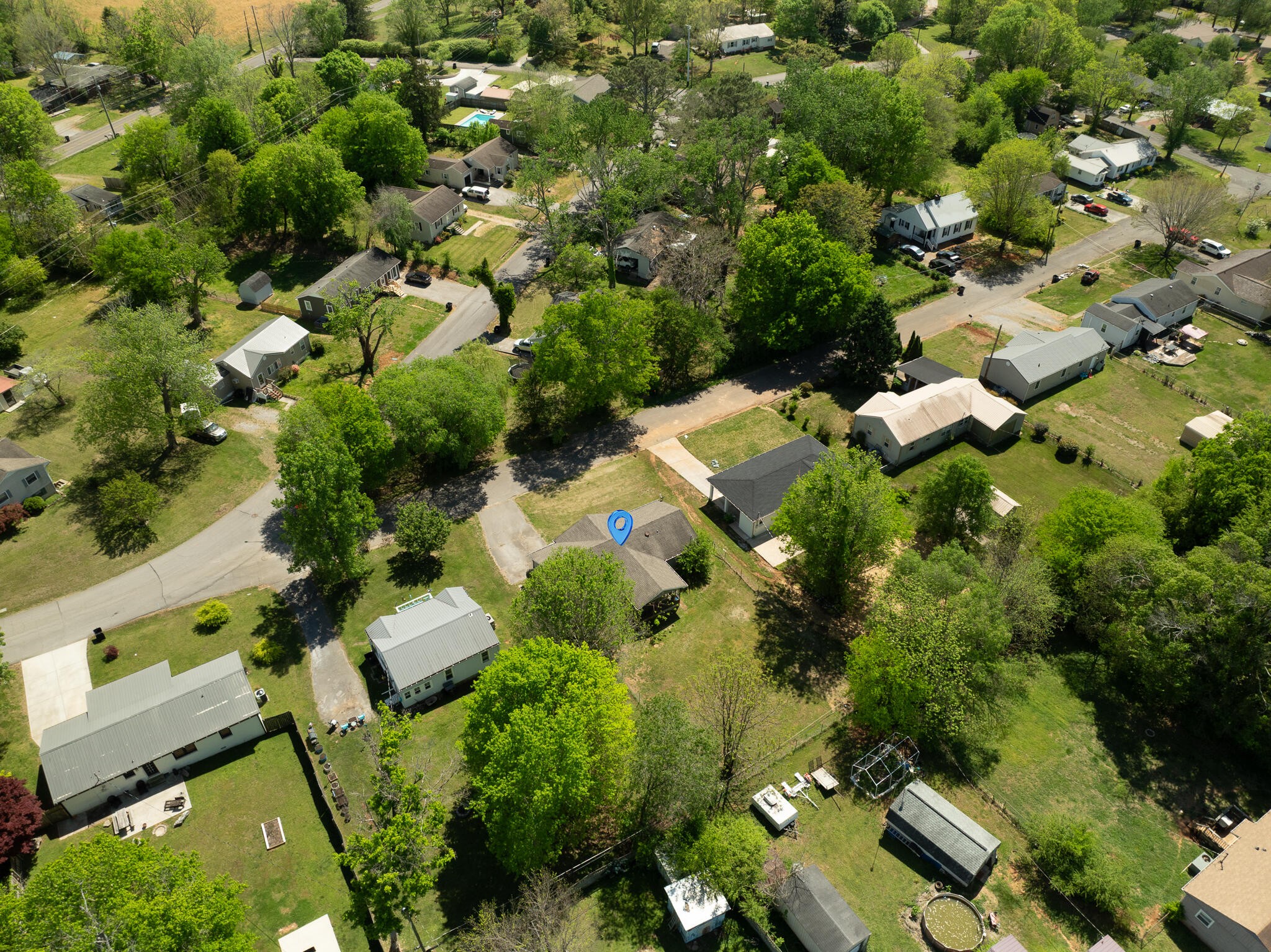 912 Barnabas Street Athens, TN 37303 - Photo 32 of 32 an aerial view of residential houses with outdoor space and trees