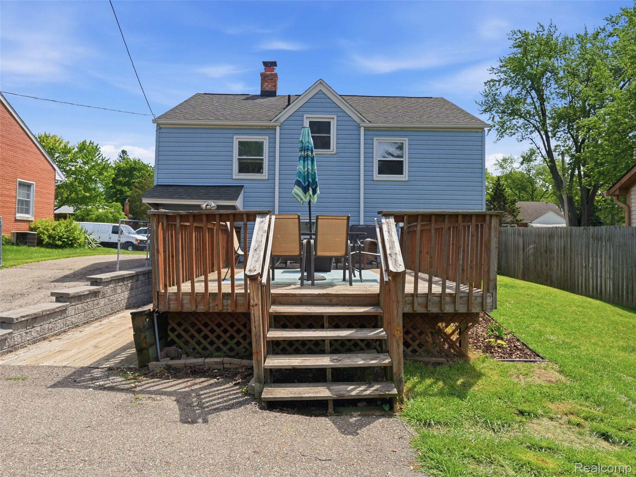 320 South Avery Road Waterford, MI 48328 - Photo 13 of 25 Back house