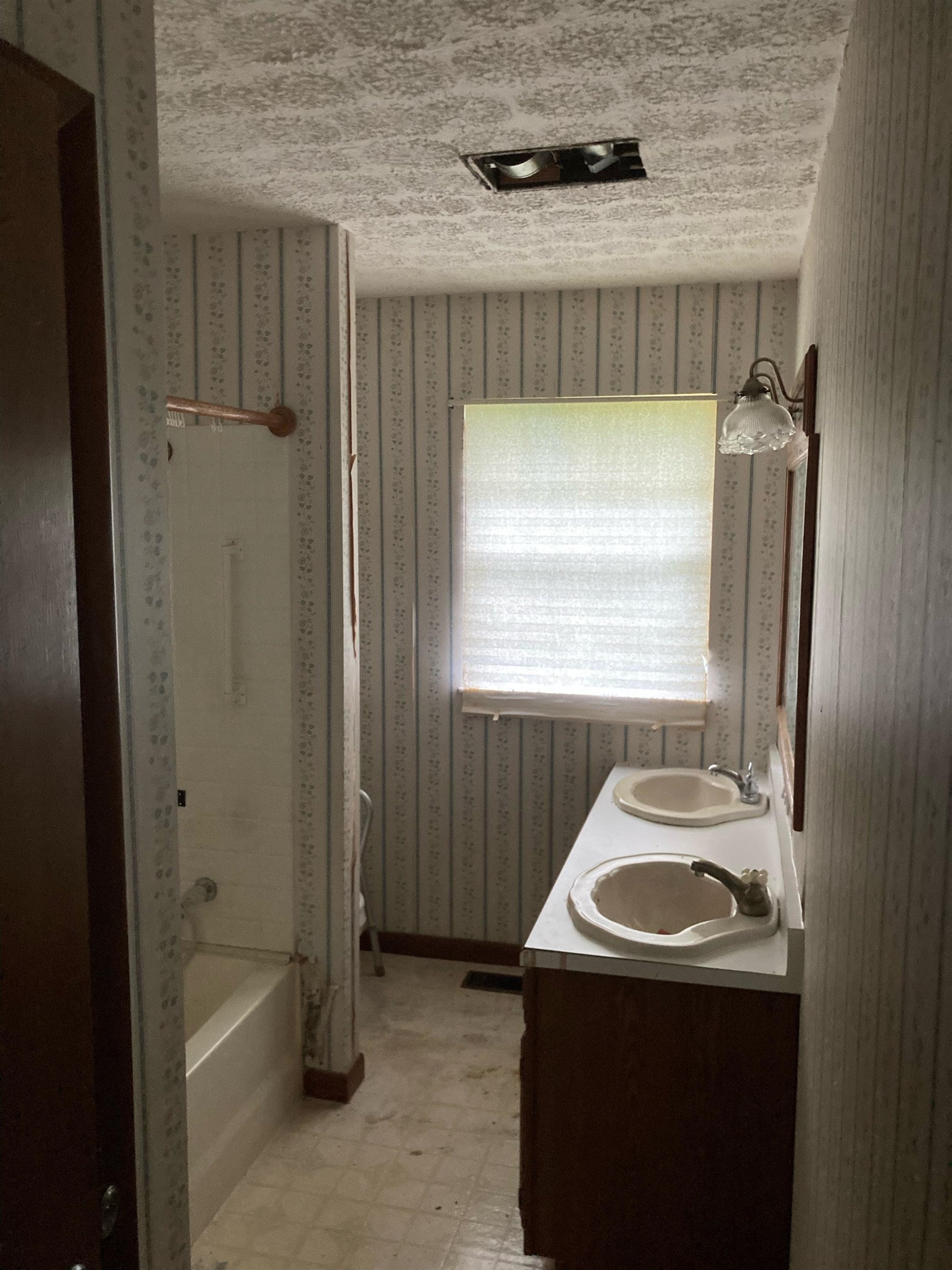 18 Sam Collins Road Huntington, WV 25702 - Photo 6 of 17 Gallery Image 6