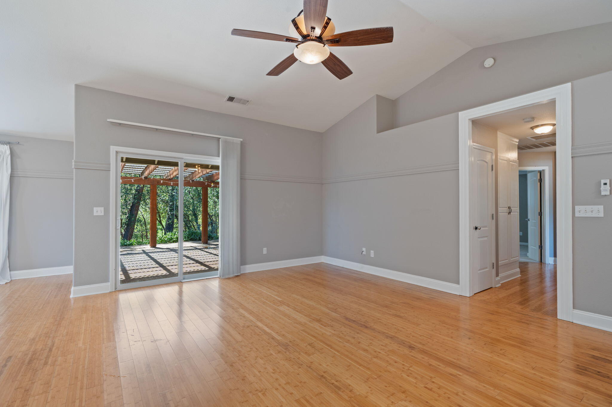 3790 Indio Way Redding, CA 96002 - Photo 7 of 51 Living Area