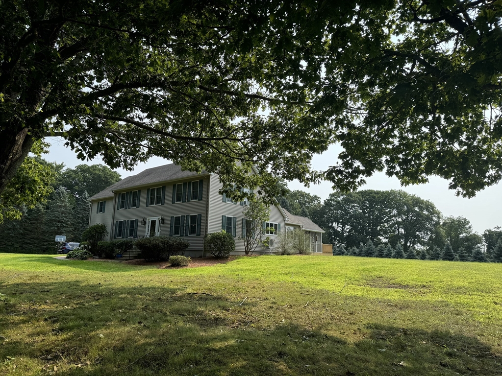 559 Boston Road Sutton, MA 01590 - Photo 3 of 38