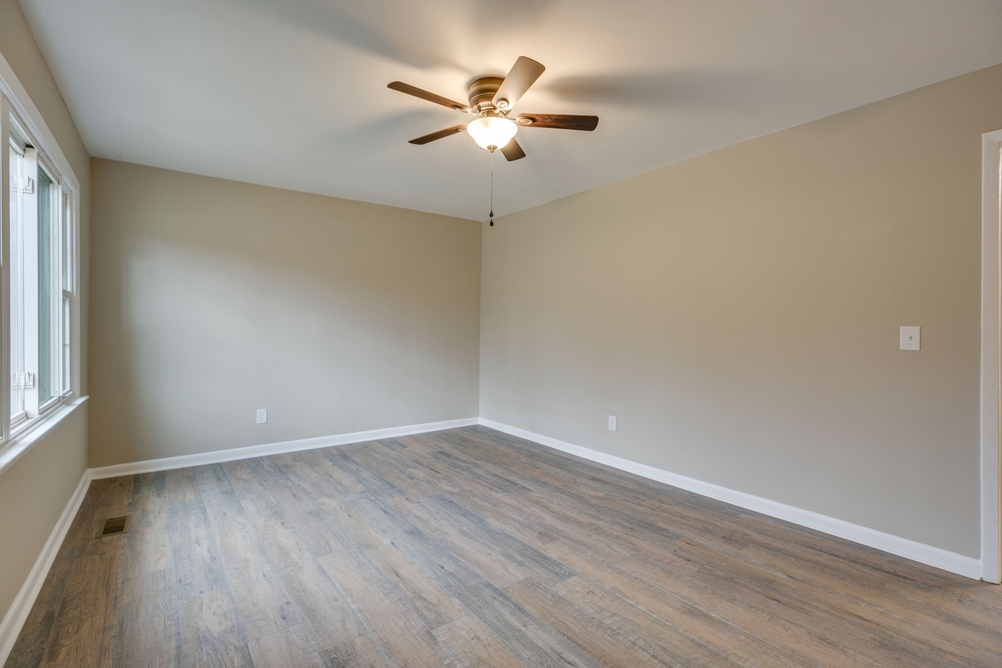 1011 Double Springs Road Murfreesboro, TN 37127 - Photo 5 of 32 Gallery Image 5