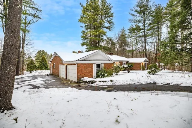 $679,900 | 11 Strawberry Hill Road, Bedford, NH 03110