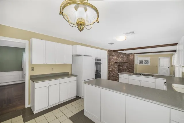 $679,900 | 11 Strawberry Hill Road, Bedford, NH 03110