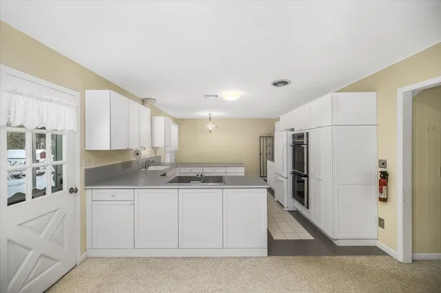 $679,900 | 11 Strawberry Hill Road, Bedford, NH 03110