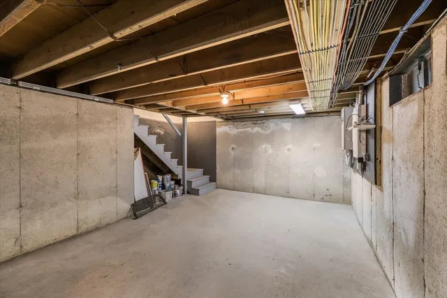 $679,900 | 11 Strawberry Hill Road, Bedford, NH 03110