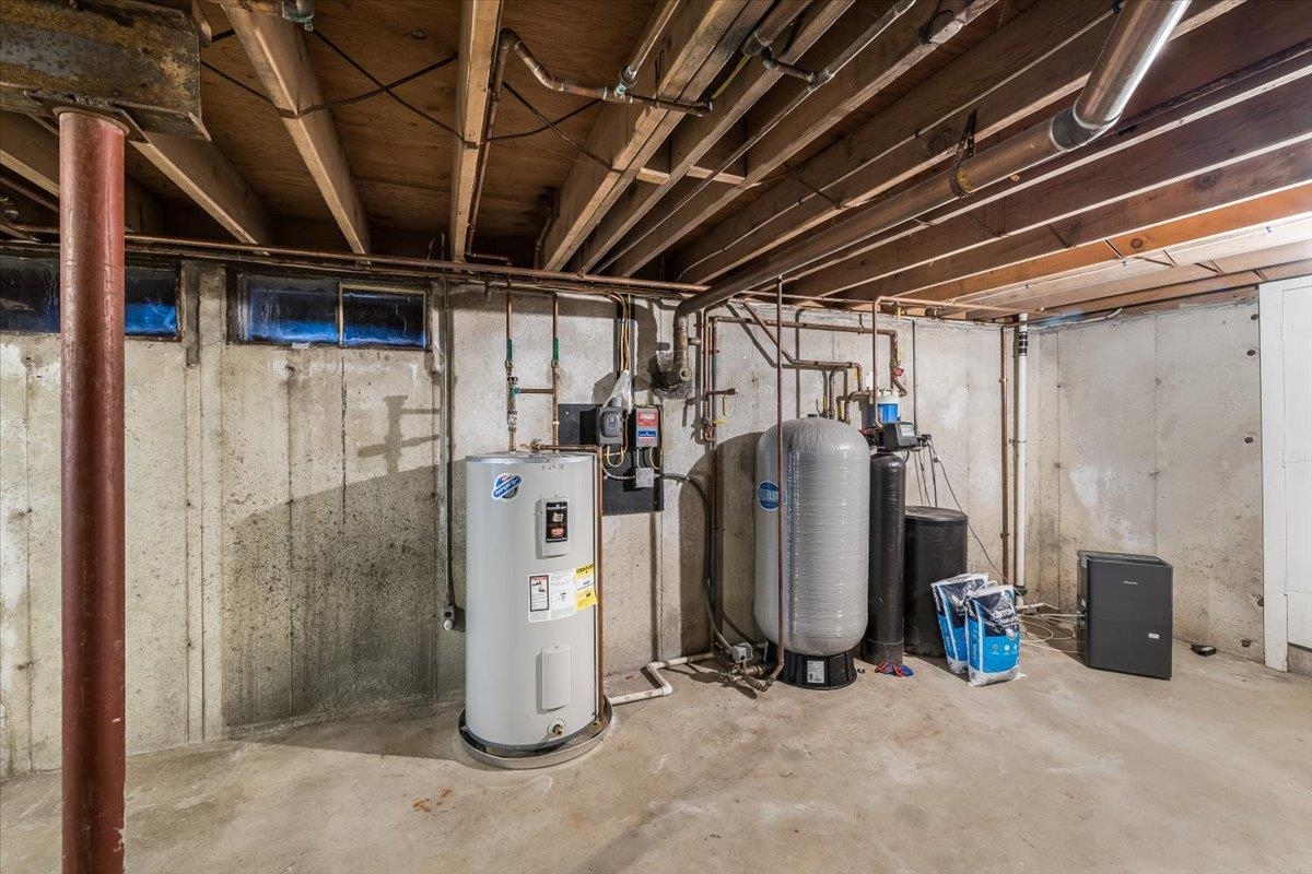 11 Strawberry Hill Road Bedford, NH 03110 - Photo 38 of 53