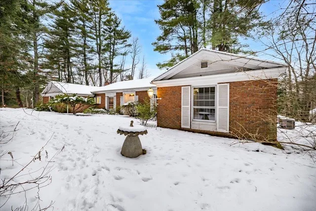 $679,900 | 11 Strawberry Hill Road, Bedford, NH 03110