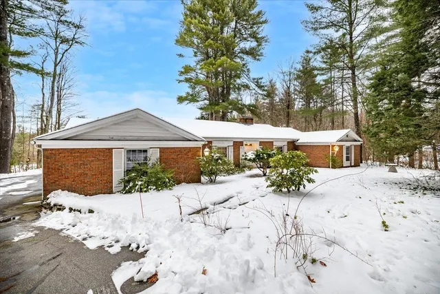 $679,900 | 11 Strawberry Hill Road, Bedford, NH 03110