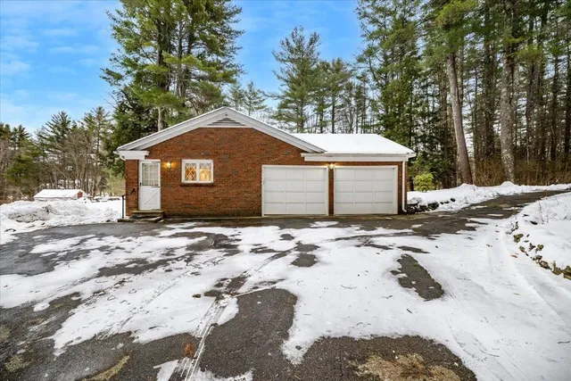 $679,900 | 11 Strawberry Hill Road, Bedford, NH 03110