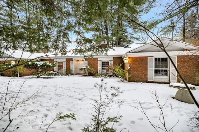 $679,900 | 11 Strawberry Hill Road, Bedford, NH 03110