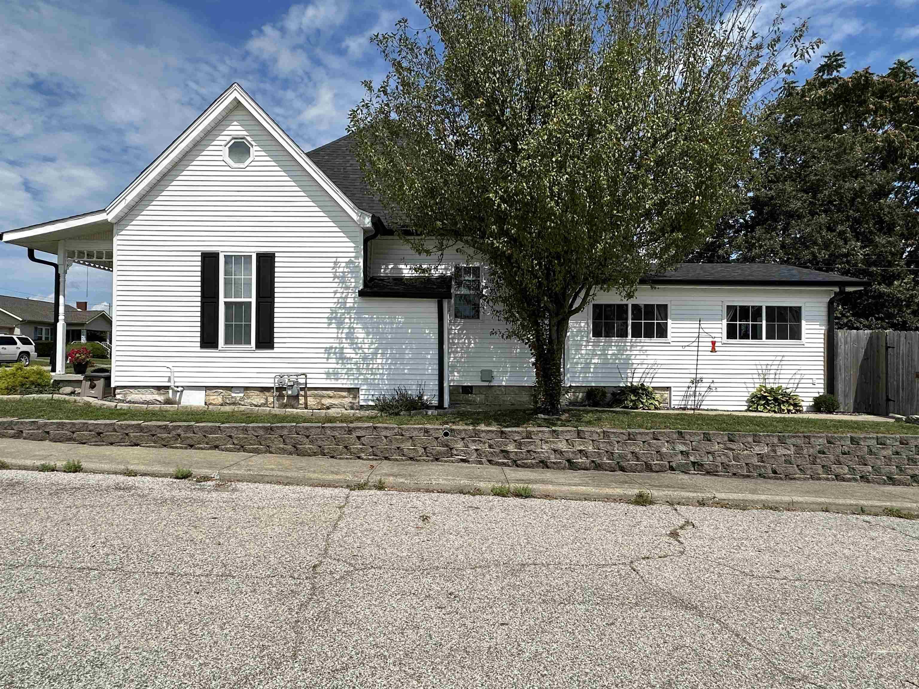 714 Q Street Bedford, IN 47421 - Photo 5 of 36