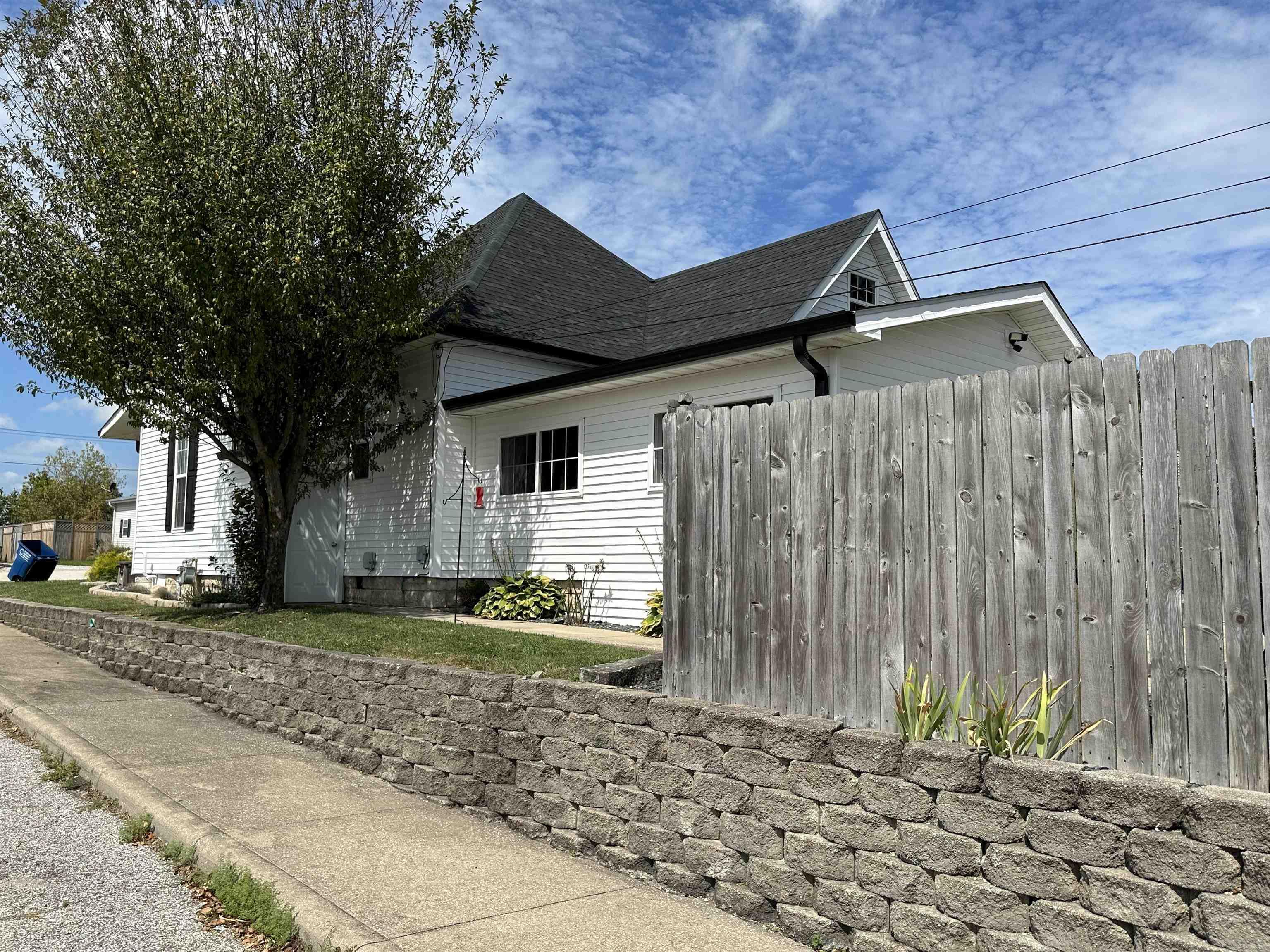 714 Q Street Bedford, IN 47421 - Photo 6 of 36