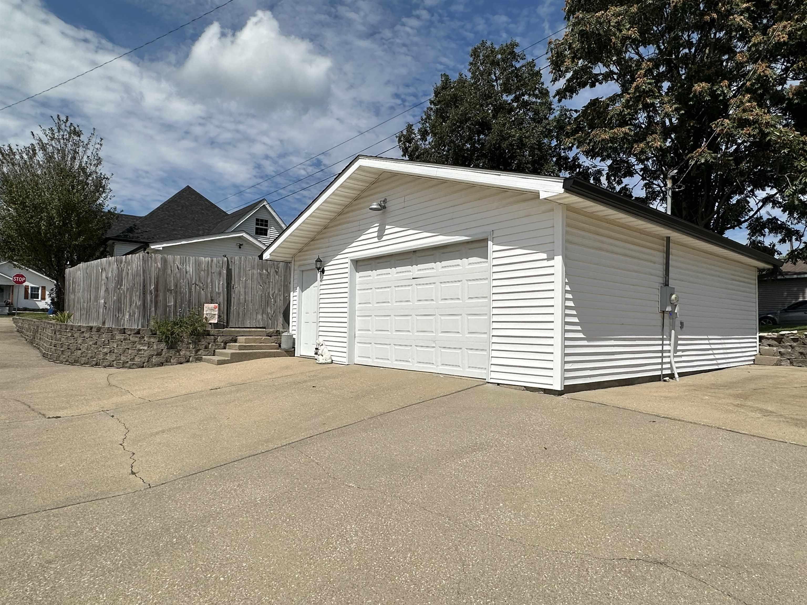 714 Q Street Bedford, IN 47421 - Photo 8 of 36