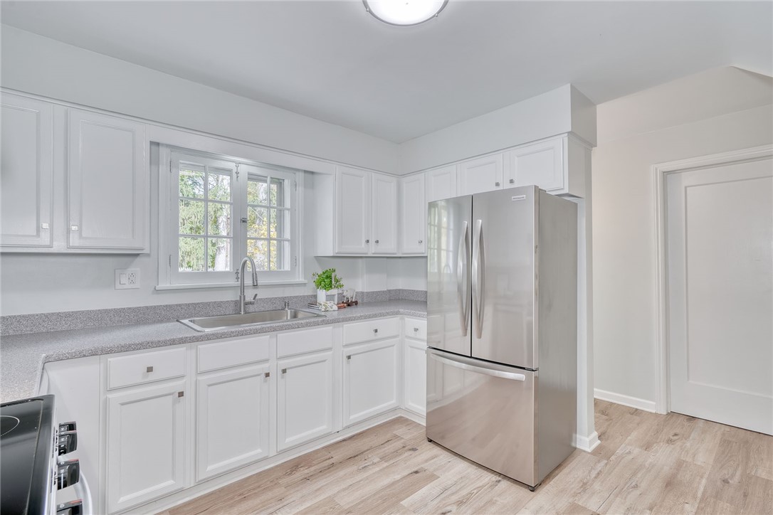 76 Valley View Crescent Irondequoit, NY 14617 - Photo 18 of 47