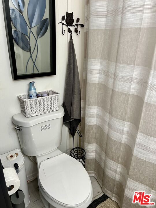 2744 West Rialto Avenue, Unit 49 Rialto, CA 92376 - Photo 25 of 40 a bathroom with a toilet and a shower