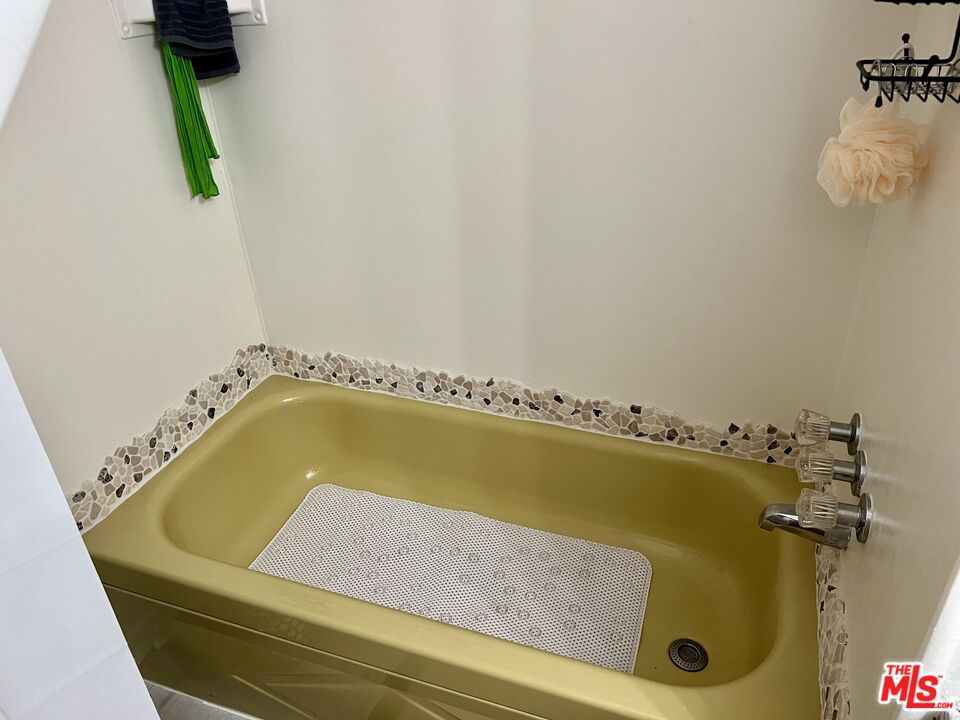 2744 West Rialto Avenue, Unit 49 Rialto, CA 92376 - Photo 27 of 40 a bathroom with a tub