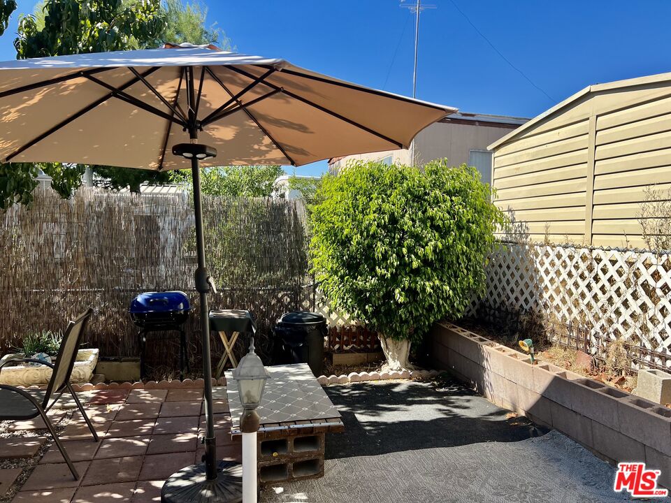2744 West Rialto Avenue, Unit 49 Rialto, CA 92376 - Photo 31 of 40 a backyard of a house with seating space