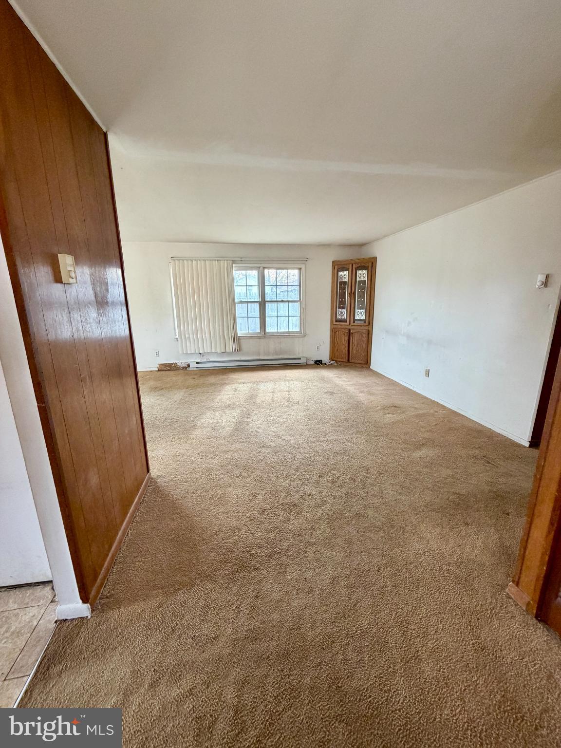 3 Queens Way Newark, DE 19713 - Photo 6 of 20 Spacious living area with natural light.