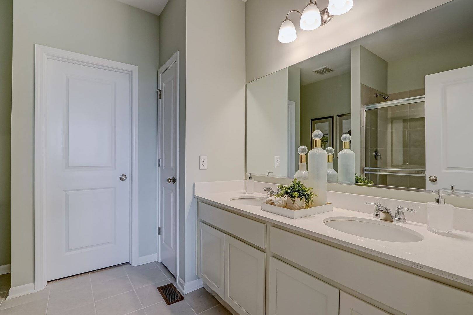 548 Endicott Road South Elgin, IL 60177 - Photo 26 of 32 a bathroom with a sink and a mirror