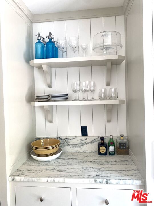 1434 North Spaulding Avenue Los Angeles, CA 90046 - Photo 11 of 19