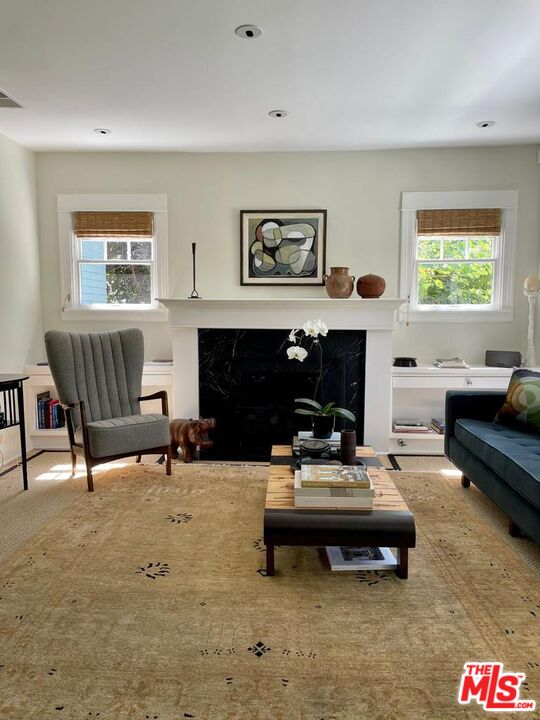 1434 North Spaulding Avenue Los Angeles, CA 90046 - Photo 3 of 19