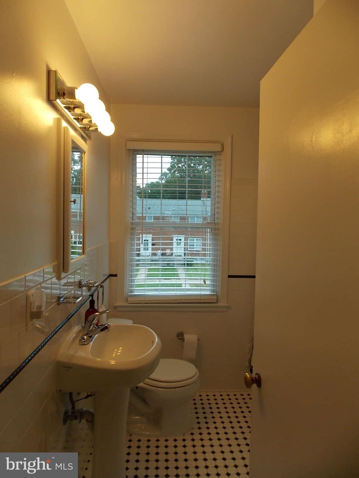 6121 Mt Ridge Road Baltimore, MD 21228 - Photo 13 of 20 Bath