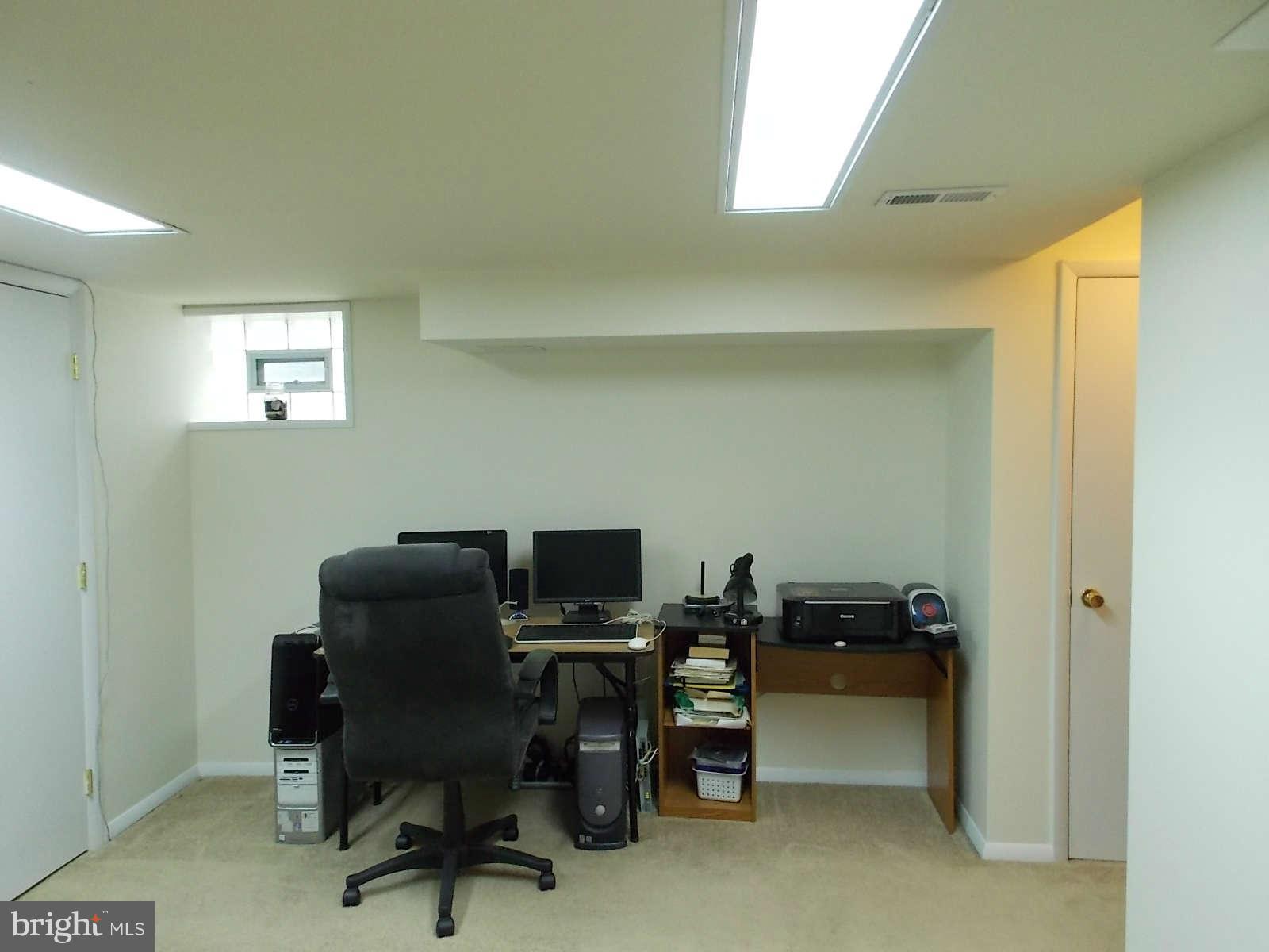6121 Mt Ridge Road Baltimore, MD 21228 - Photo 15 of 20 Family Room