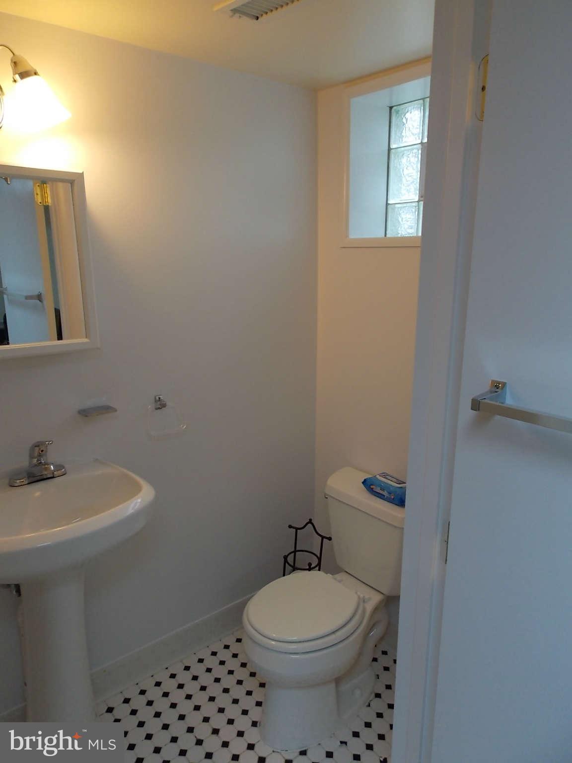 6121 Mt Ridge Road Baltimore, MD 21228 - Photo 16 of 20 Bath