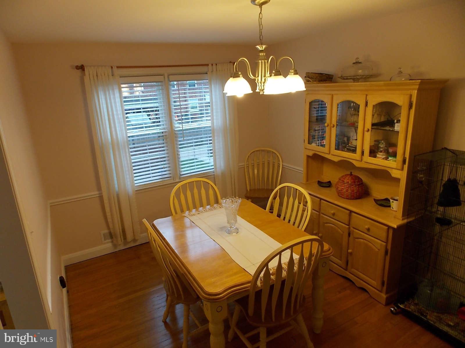 6121 Mt Ridge Road Baltimore, MD 21228 - Photo 3 of 20 Dining Room