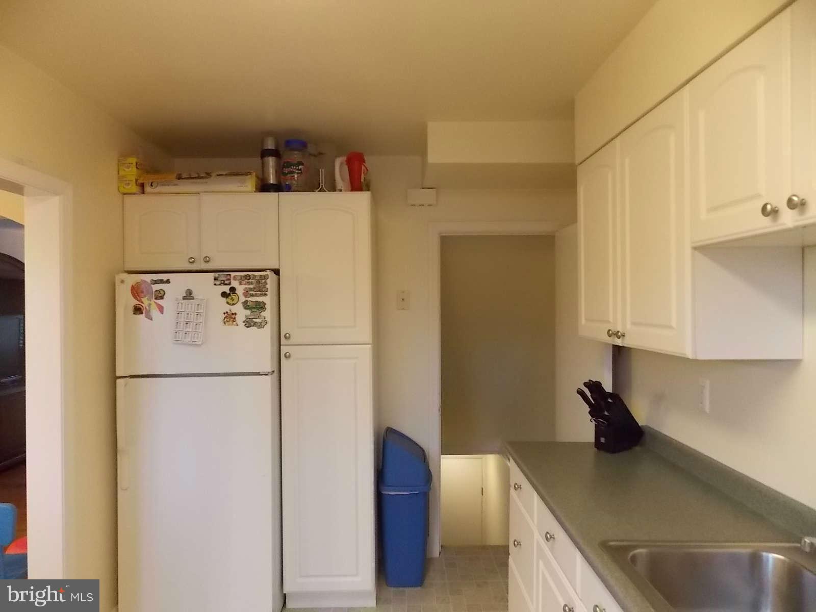 6121 Mt Ridge Road Baltimore, MD 21228 - Photo 6 of 20 Kitchen