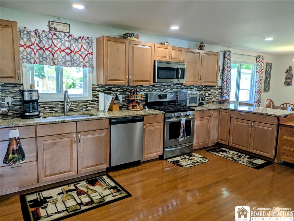 1633 Lakeview Road Hamburg, NY 14085 - Photo 3 of 23