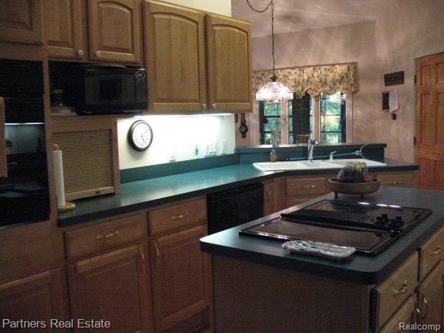 693 Francis Road Howell, MI 48843 - Photo 20 of 25 SPACIOUS KITCHEN
