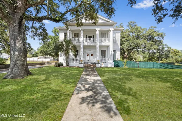 $849,000 | 1096 Beach Boulevard, Biloxi, MS 39530