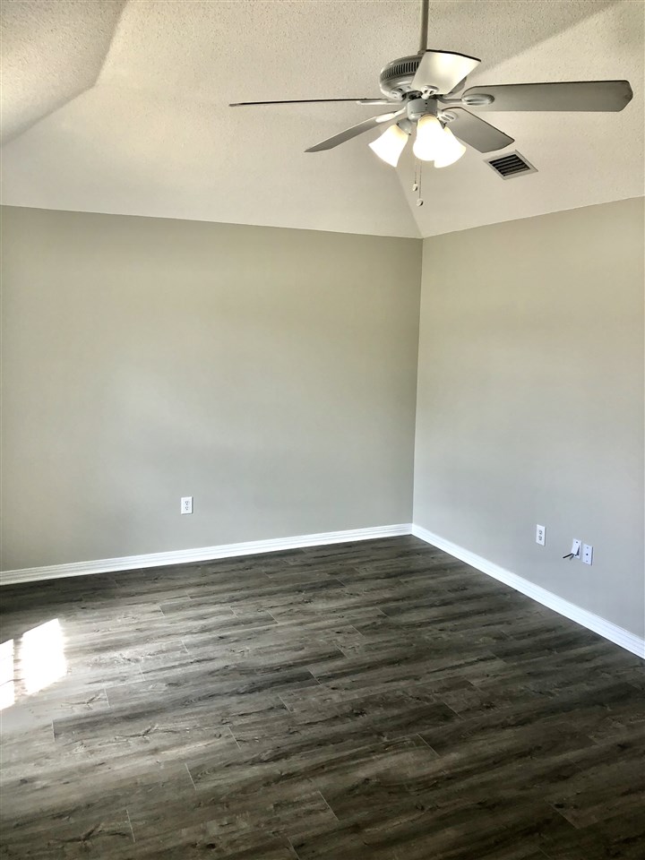 16185 Setter Circle Foley, AL 36535 - Photo 2 of 16 Living Room
