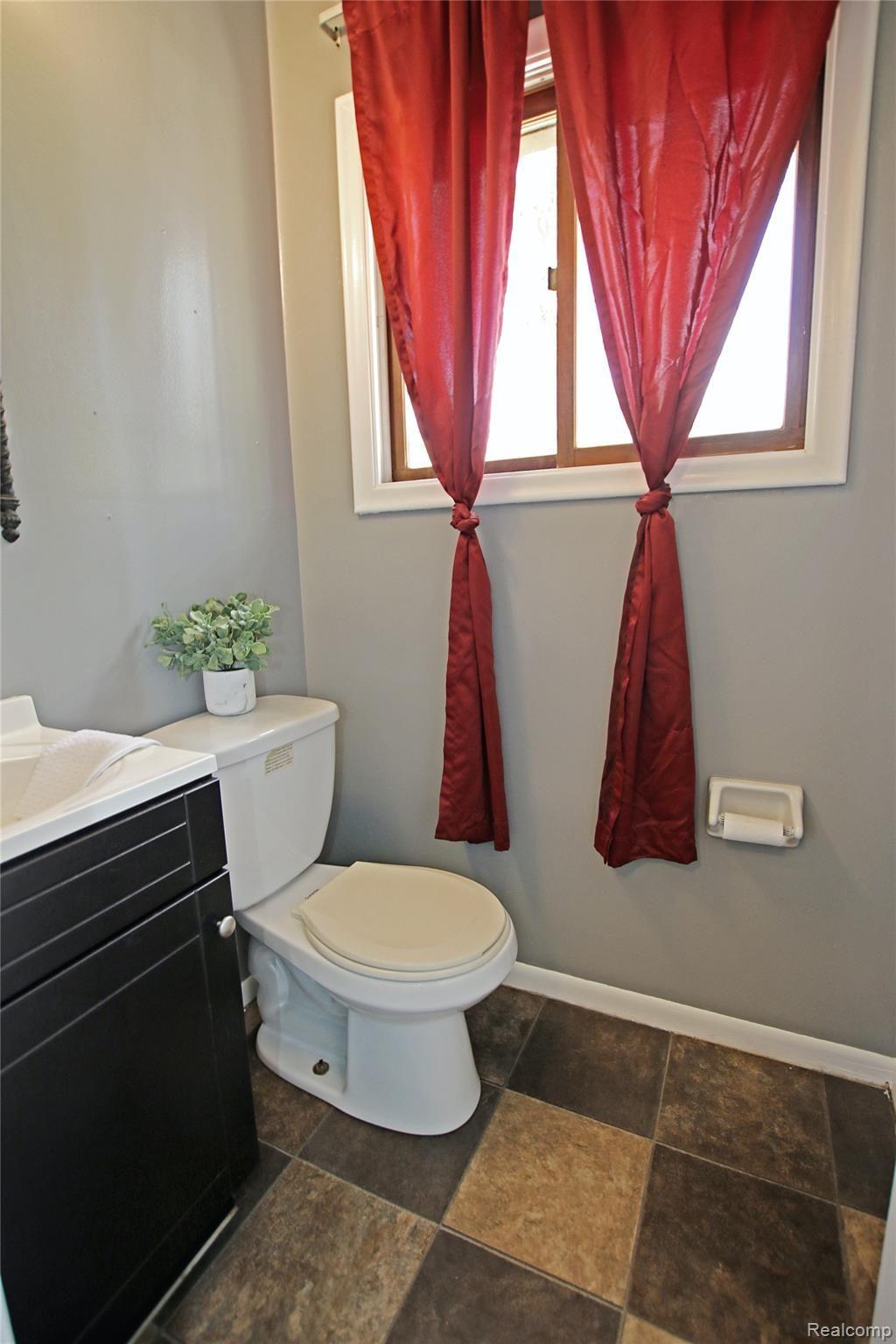 4095 Flint River Road Columbiaville, MI 48421 - Photo 13 of 84 14) Kitchen Half Bath.jpg