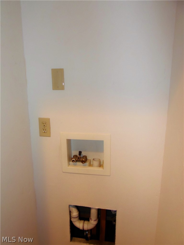 4586 South Arlington Road Uniontown, OH 44685 - Photo 17 of 35 First floor Laundry