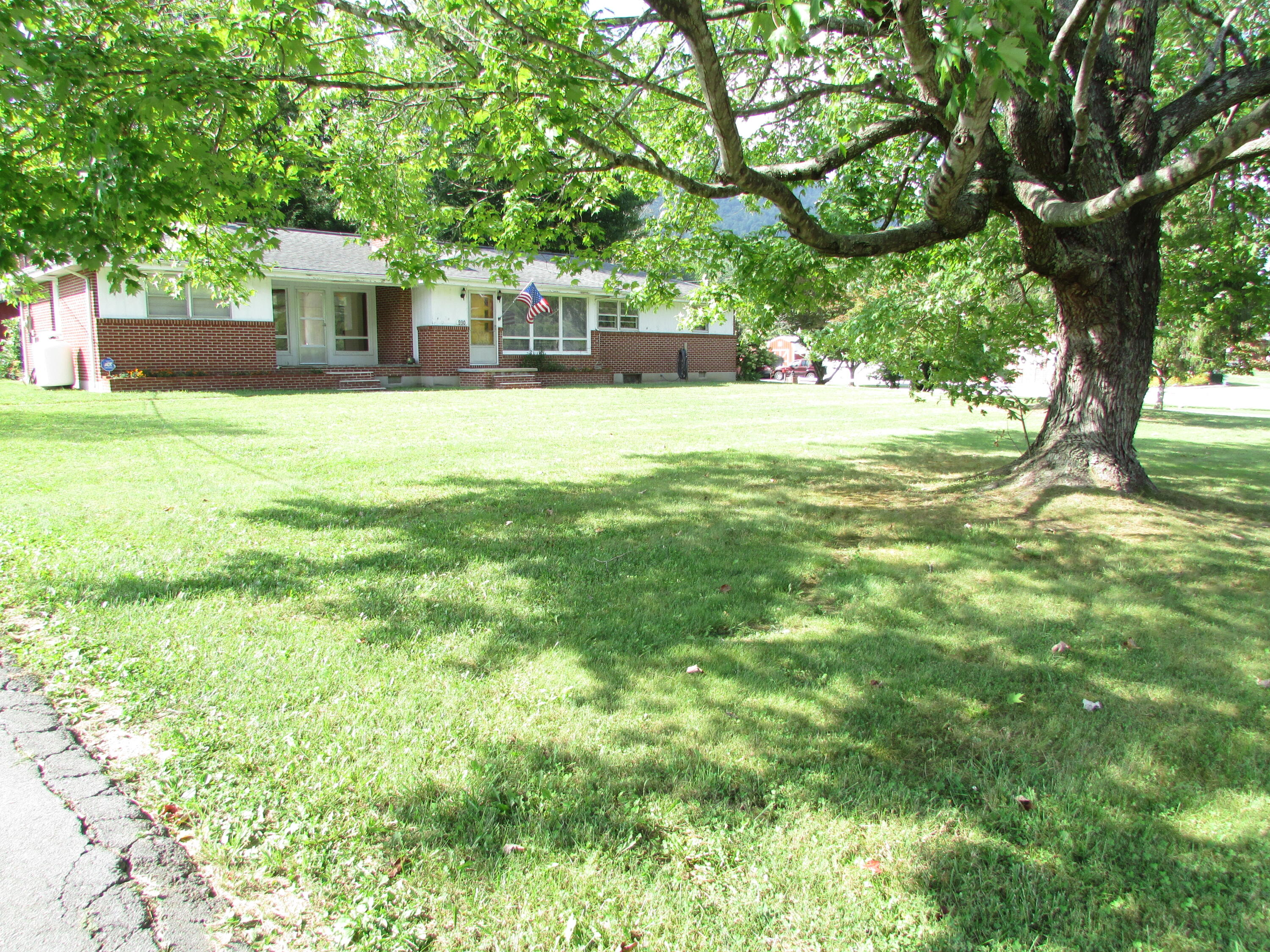 990 Rittertown Road Hampton, TN 37658 - Photo 2 of 45 990 Rittertown Road Hampton TN 37658 (5)