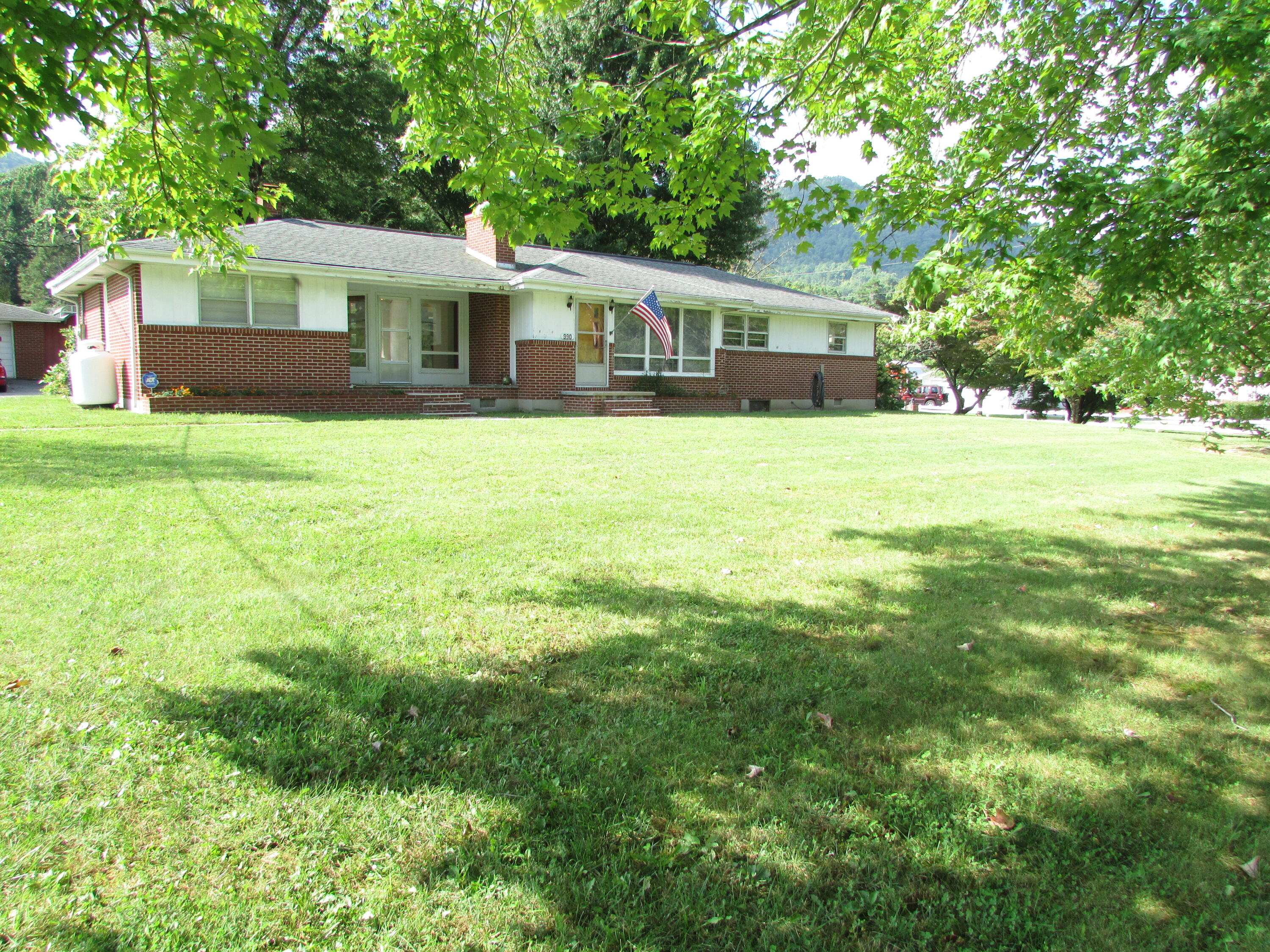 990 Rittertown Road Hampton, TN 37658 - Photo 3 of 45 990 Rittertown Road Hampton TN 37658 (6)