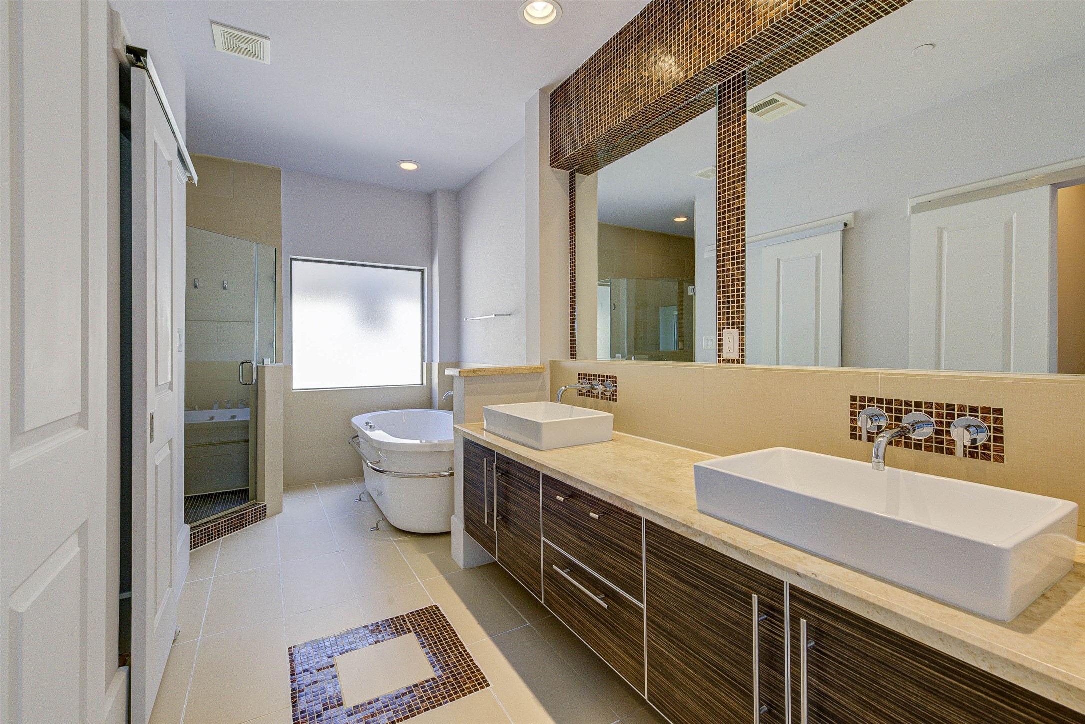 113 Tuam Street Houston, TX 77006 - Photo 12 of 20