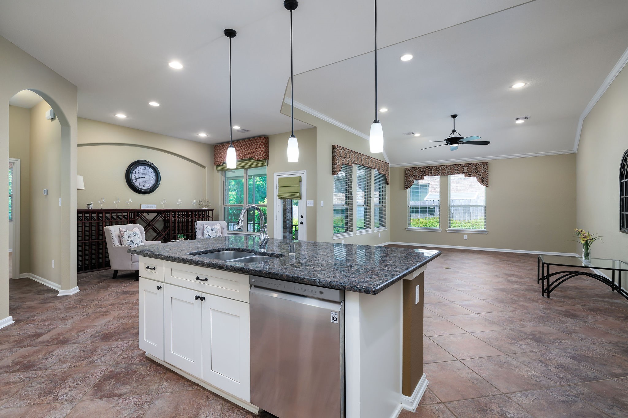 3573 Falcon Way Conroe, TX 77304 - Photo 10 of 34 Gallery Image 10