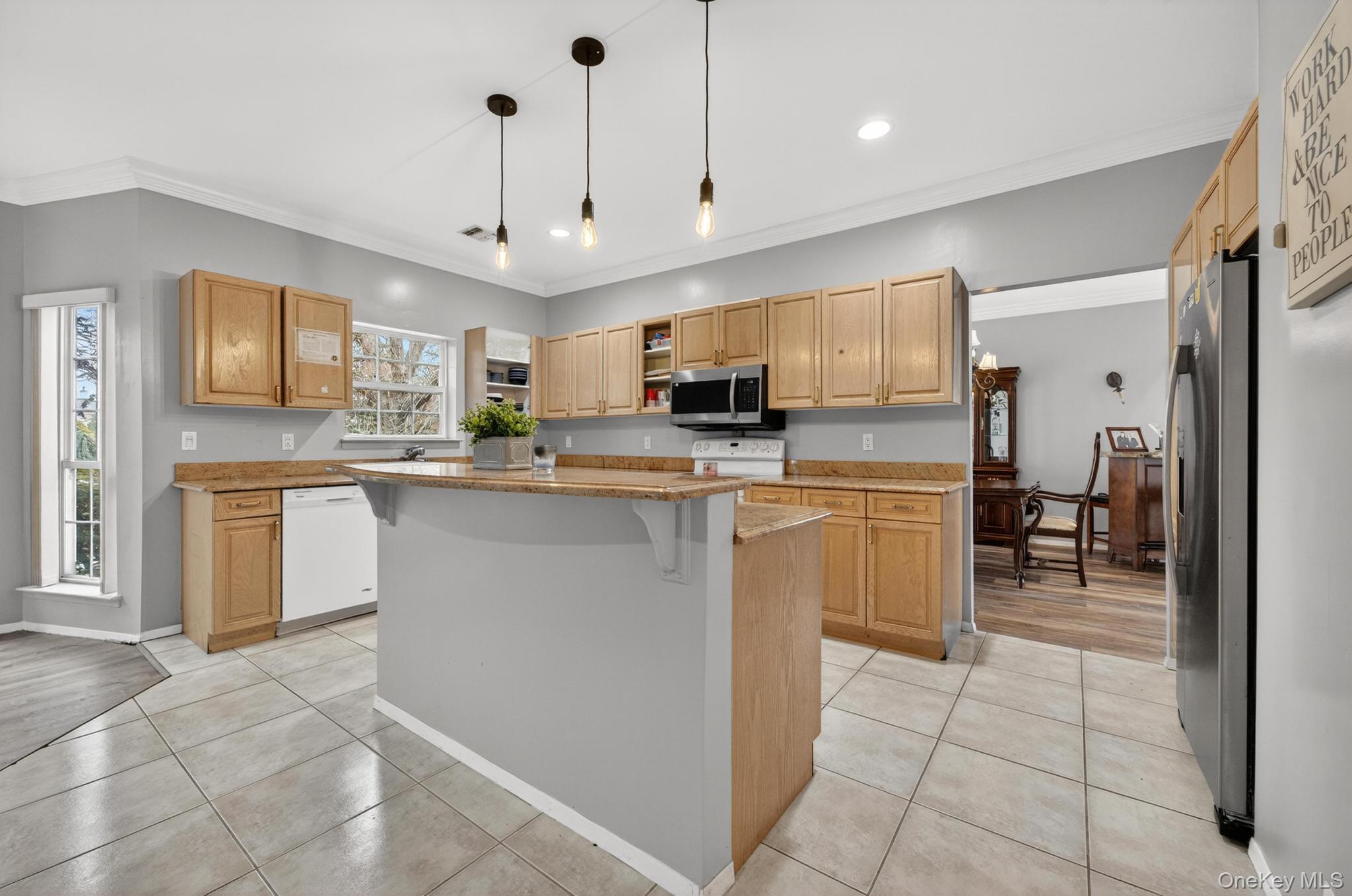 27 Hamlet Drive Commack, NY 11725 - Photo 13 of 40