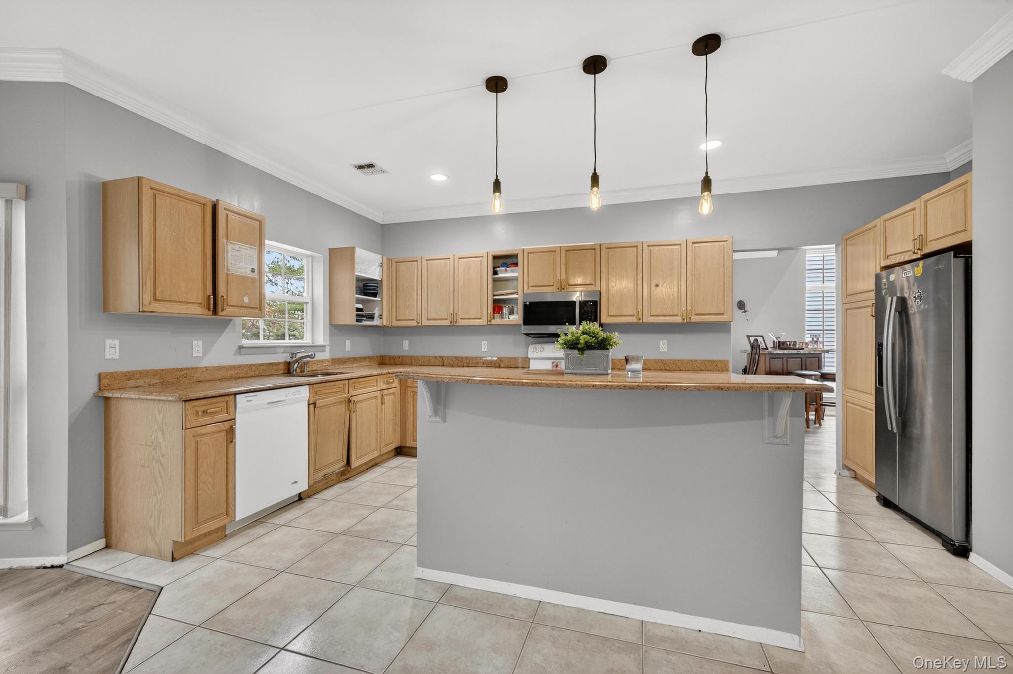 27 Hamlet Drive Commack, NY 11725 - Photo 14 of 40